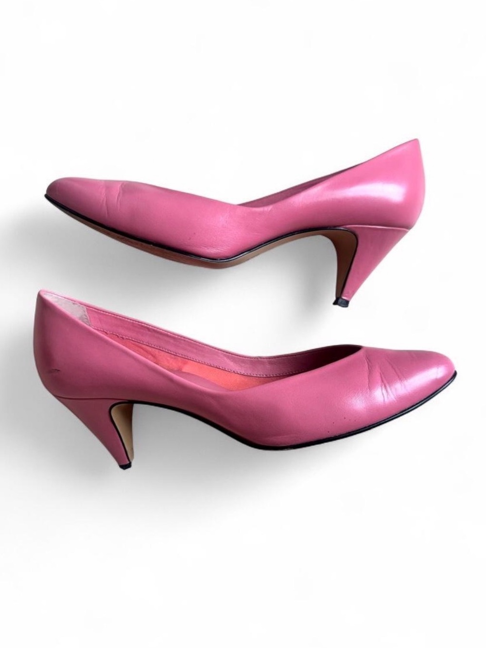 Vintage 9 West bubblegum pink leather kitten heels from late 80s/early 90s